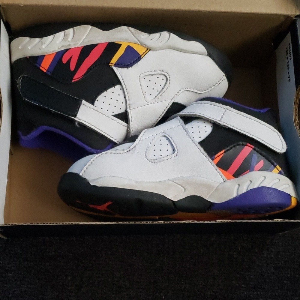 Air Jordan 8 Retro Three Peat - Picture 4 of 5